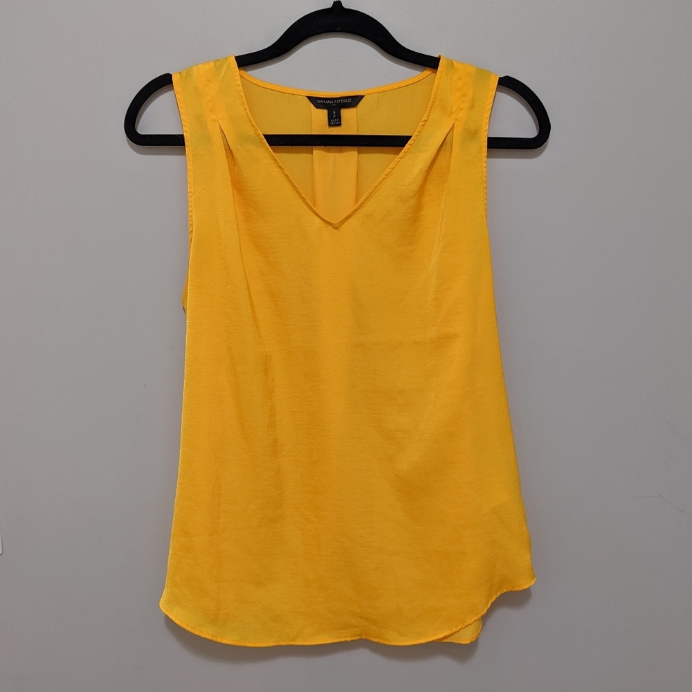 Banana Republic sleeveless top